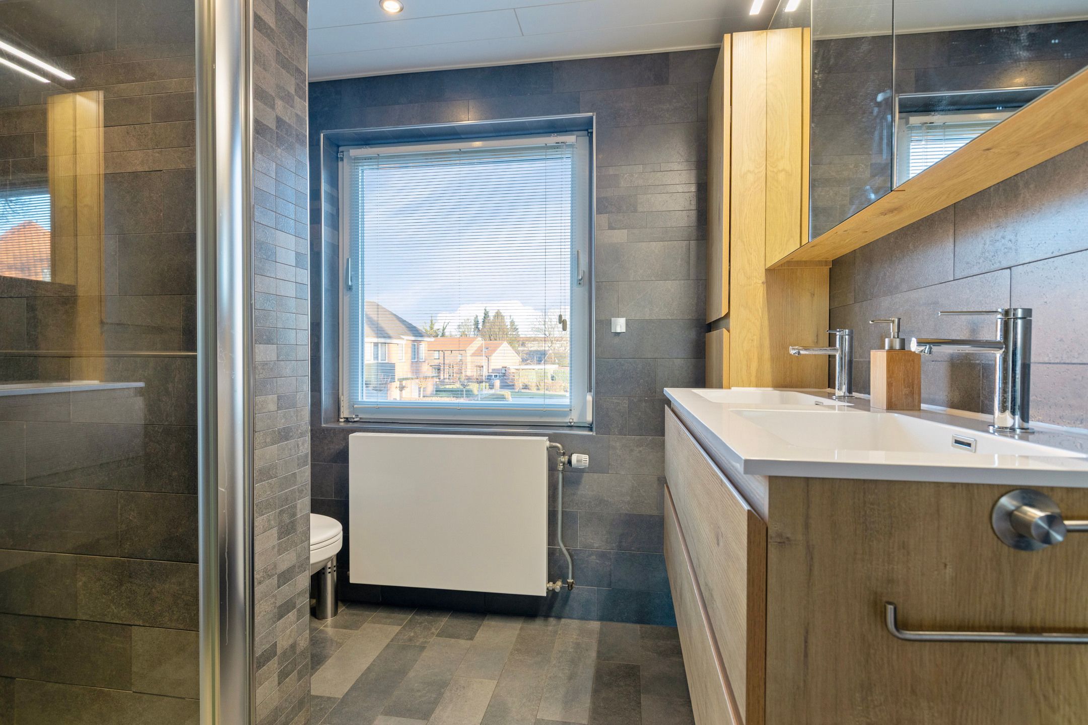 Photo 36 of Martin Leliveltstraat 1-A