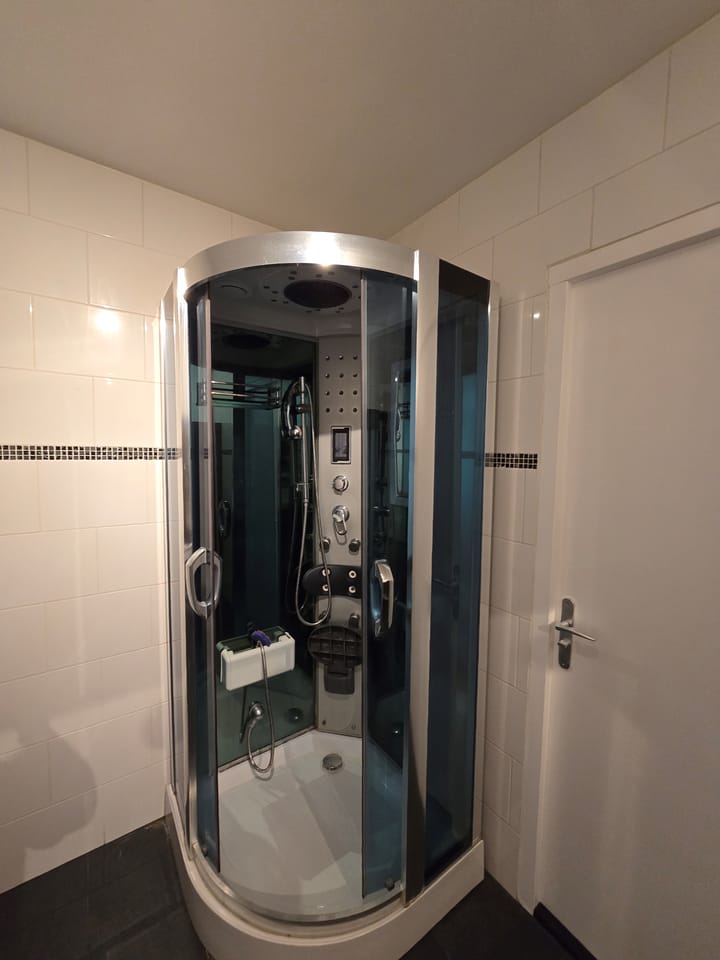 Photo 15 of Strevelsweg 122-A