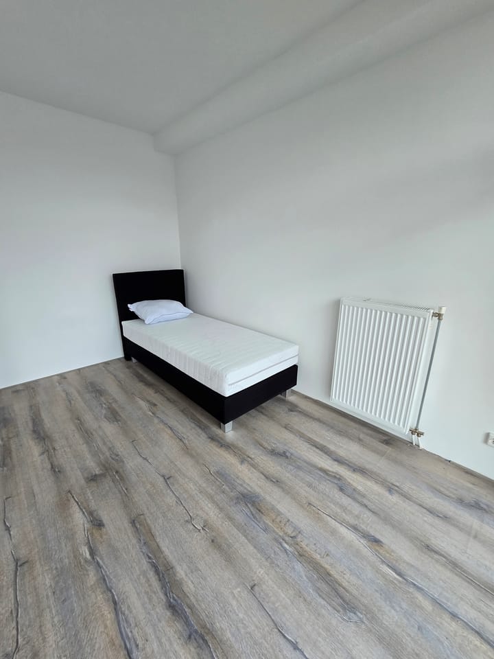 Photo 19 of Strevelsweg 122-A