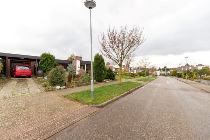 Photo 2 of Constantijn Hugostraat 9