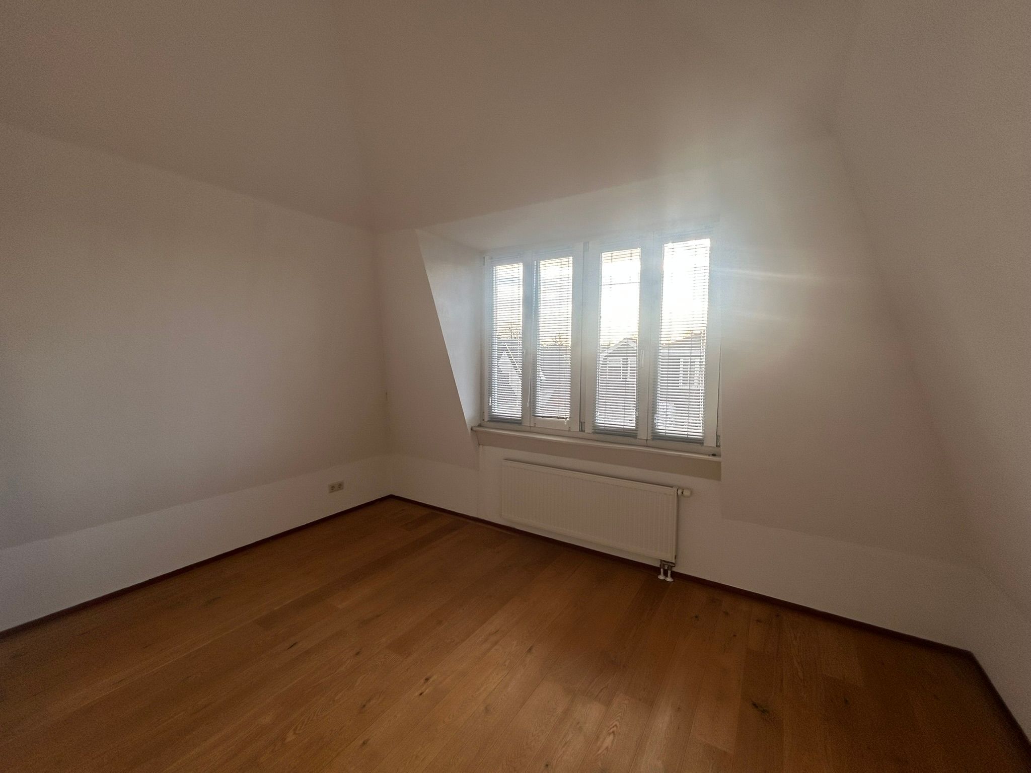 Photo 12 of Laat 229-A