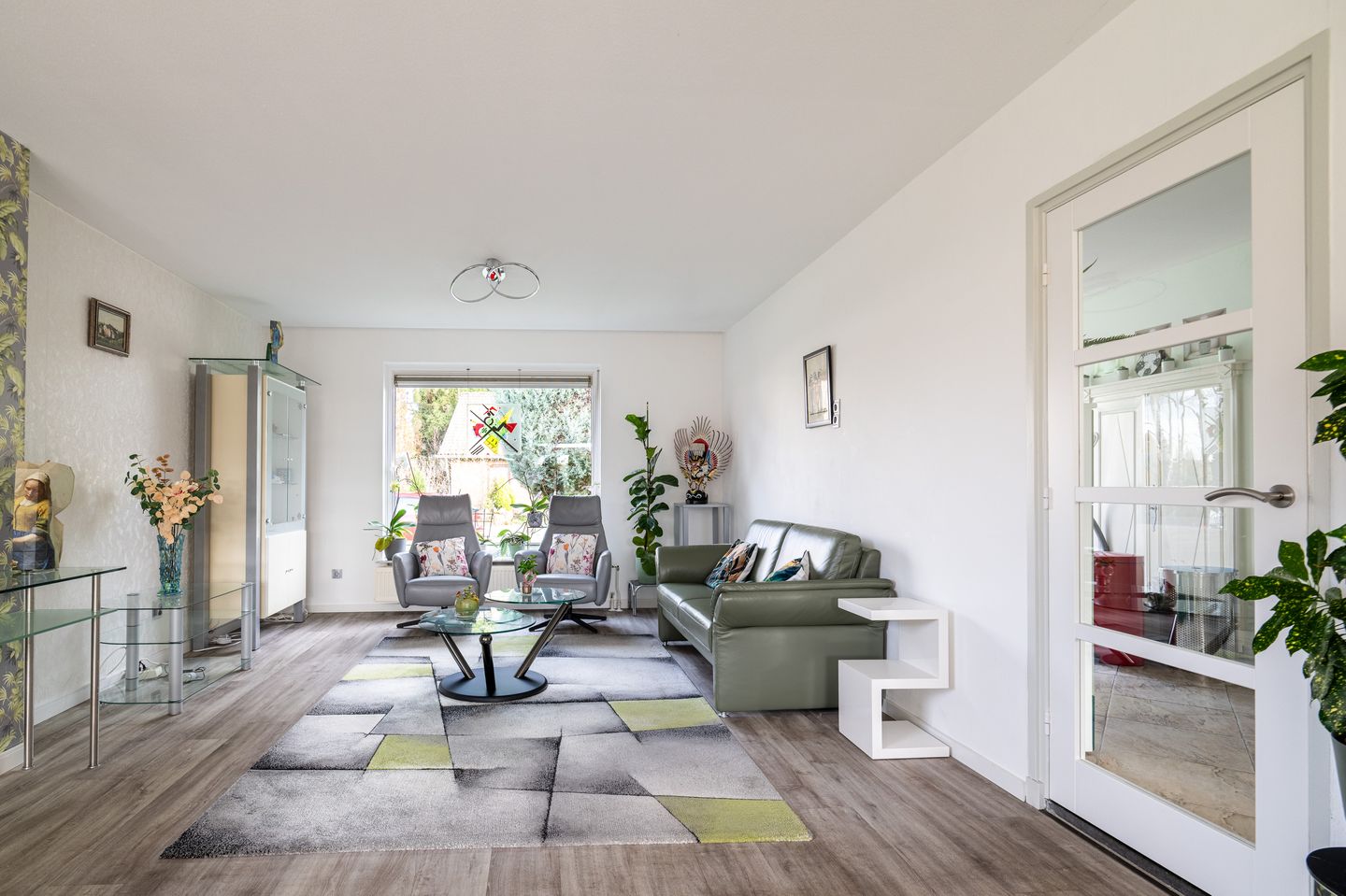 200.jpg?options=width=1440