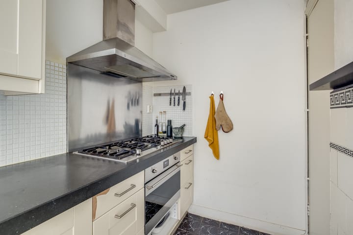 Foto 16 van Mgr. van de Weteringstraat 4