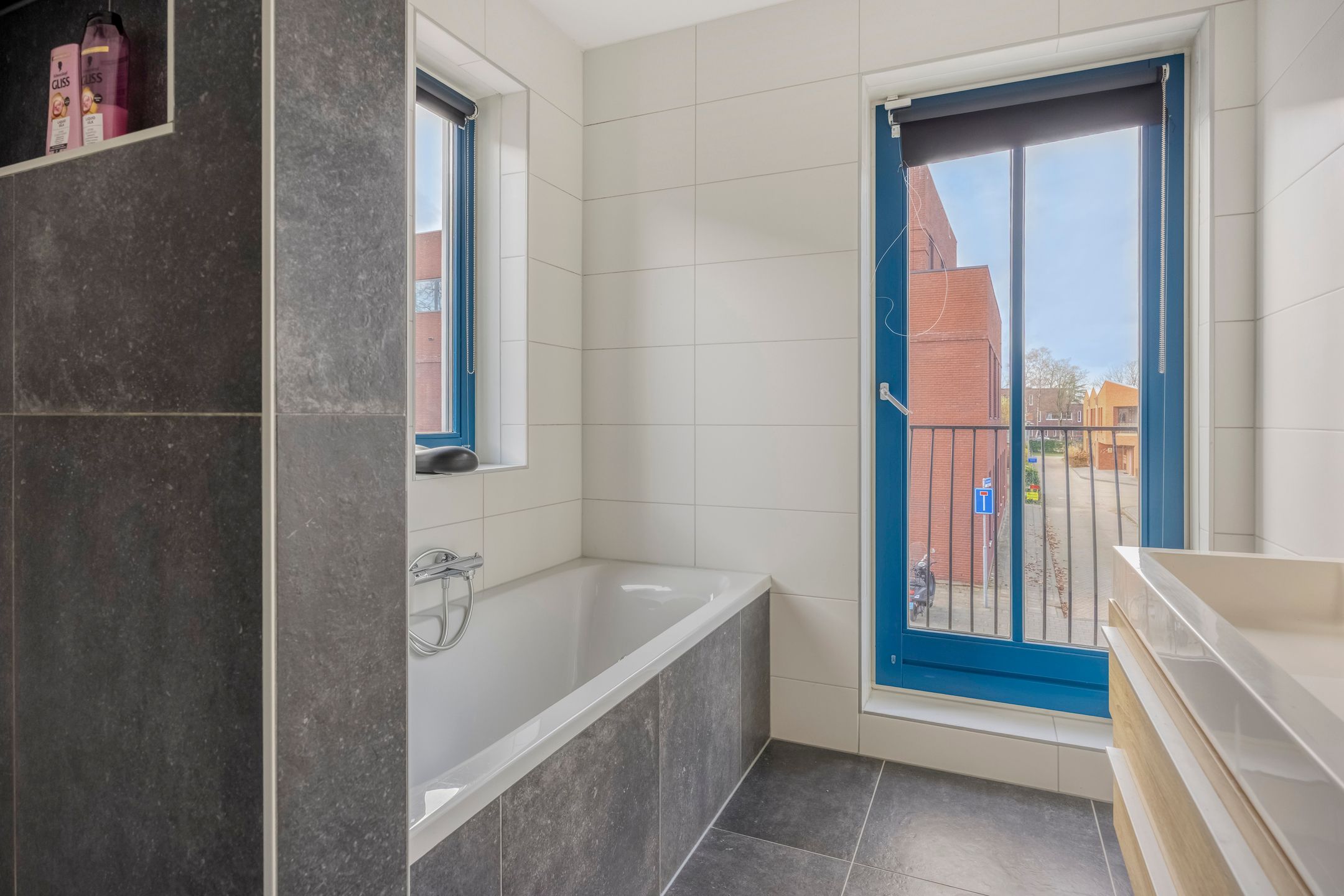 Foto 15 van Burgemeester Middelaerlaan 4