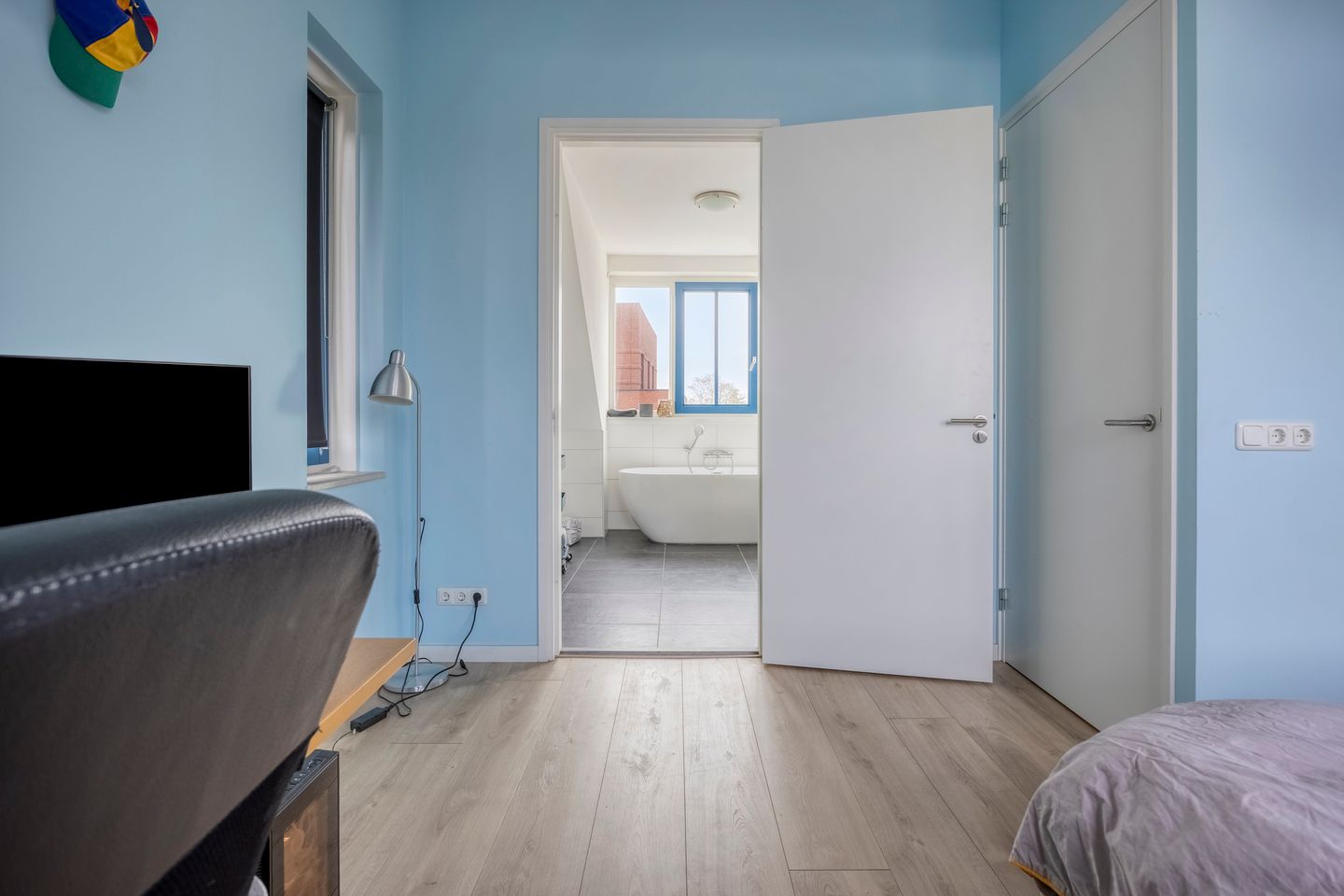 Foto 20 van Burgemeester Middelaerlaan 4