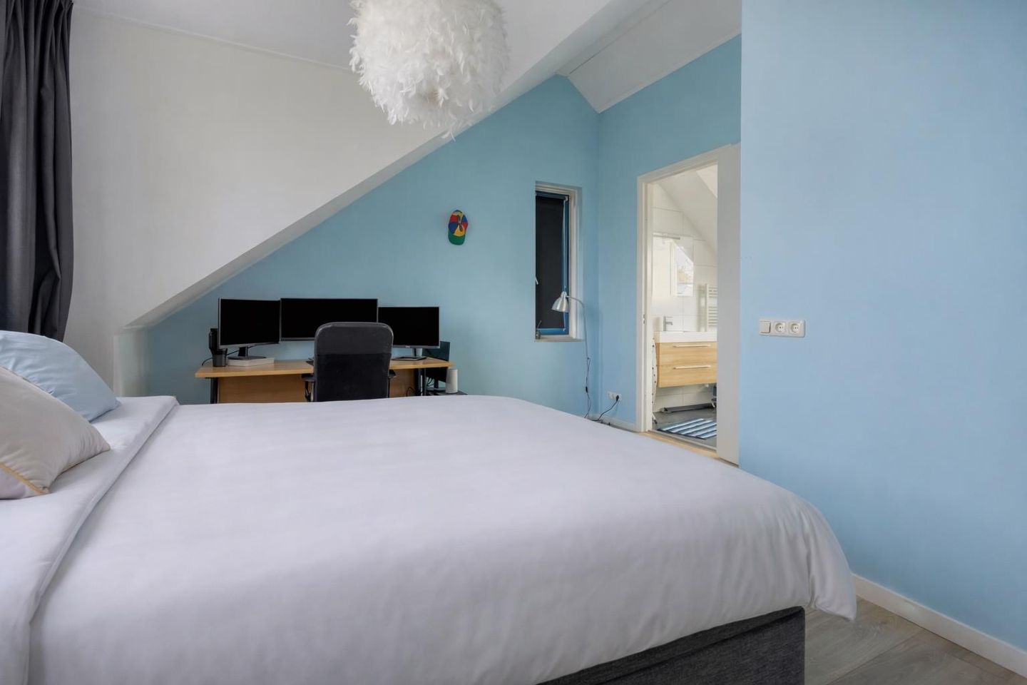 Foto 19 van Burgemeester Middelaerlaan 4