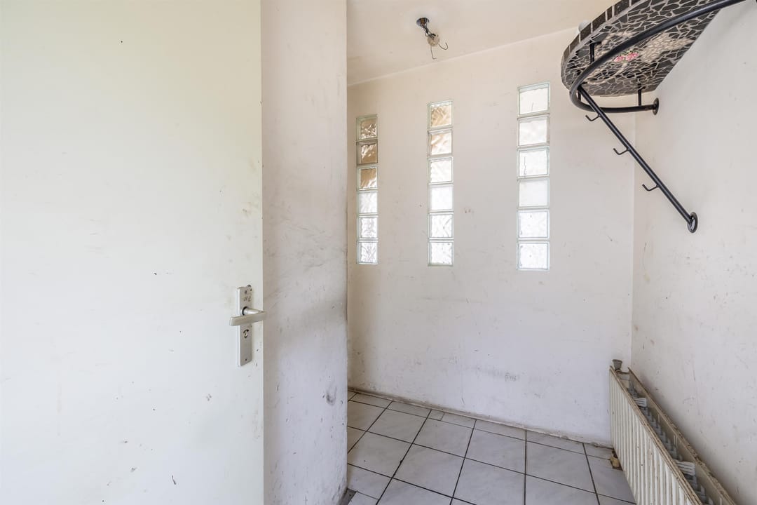 Photo 2 of Karekiet 49