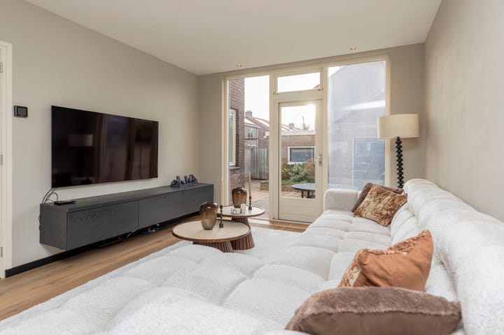 Foto 10 van Troelstrastraat 52