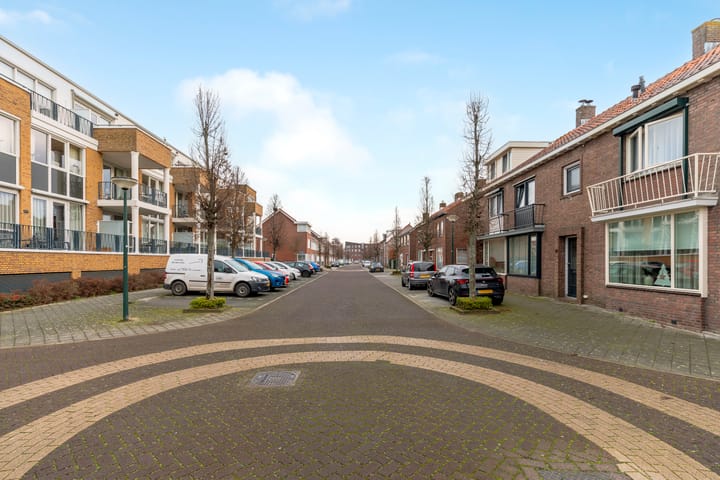 Foto 38 van Troelstrastraat 52