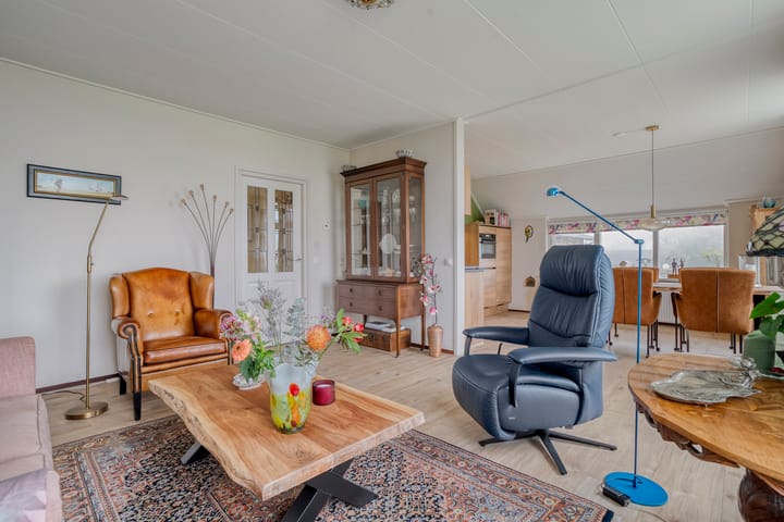 Photo 2 of Oosteinde 72