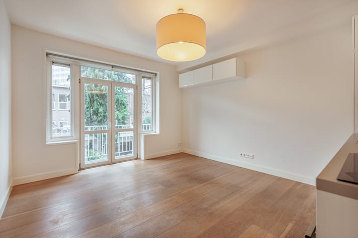 Photo 2 of Admiraal De Ruijterweg 519-A