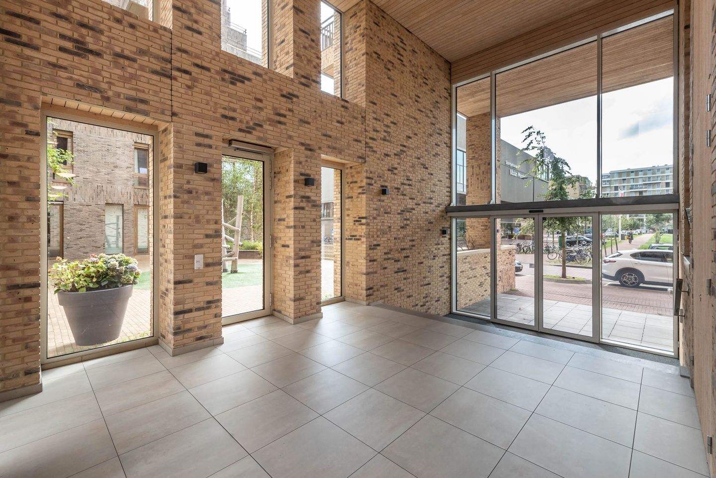 Foto 25 van Faas Wilkesstraat 405