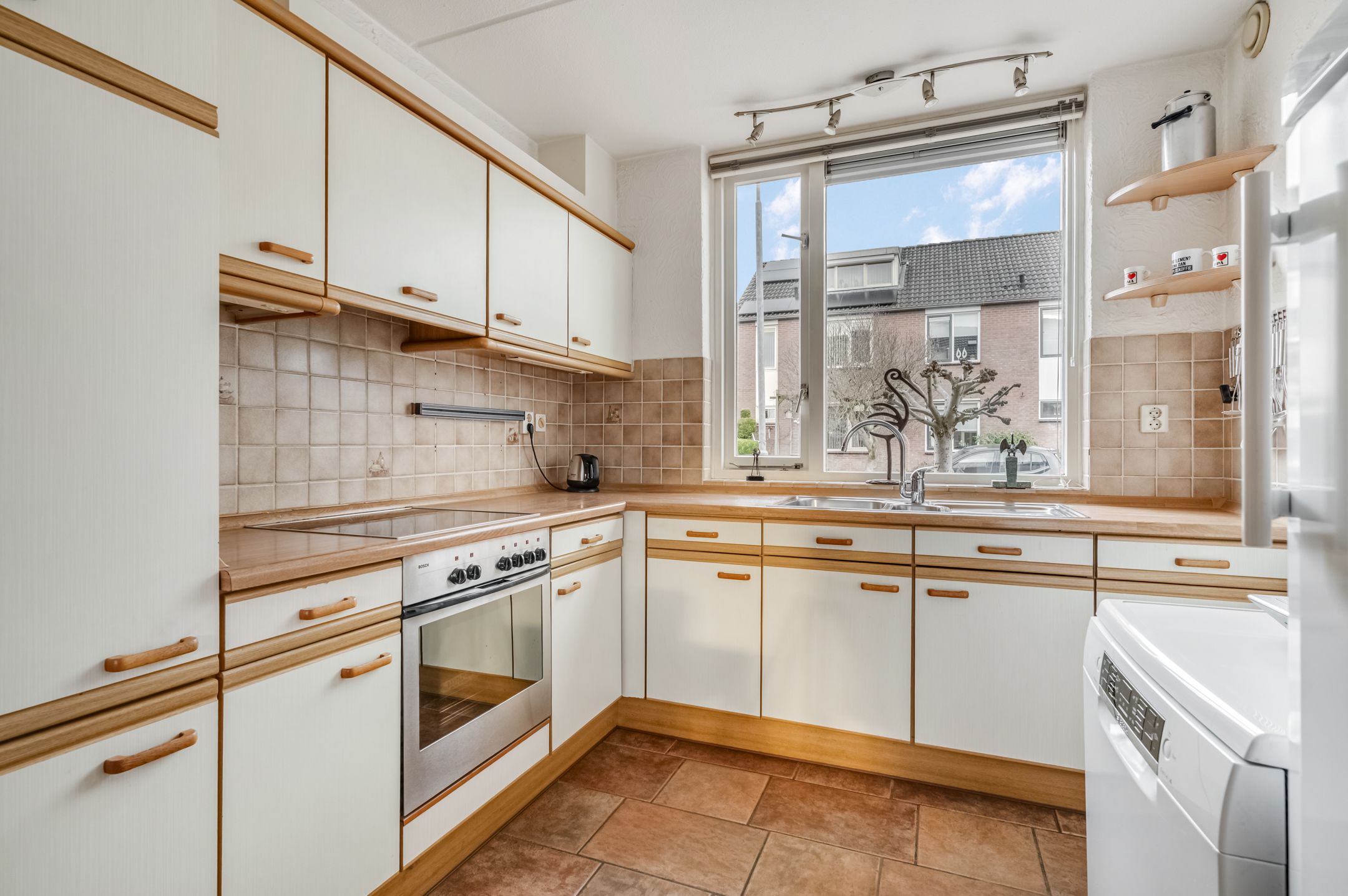 Photo 12 of Schoutstraat 25