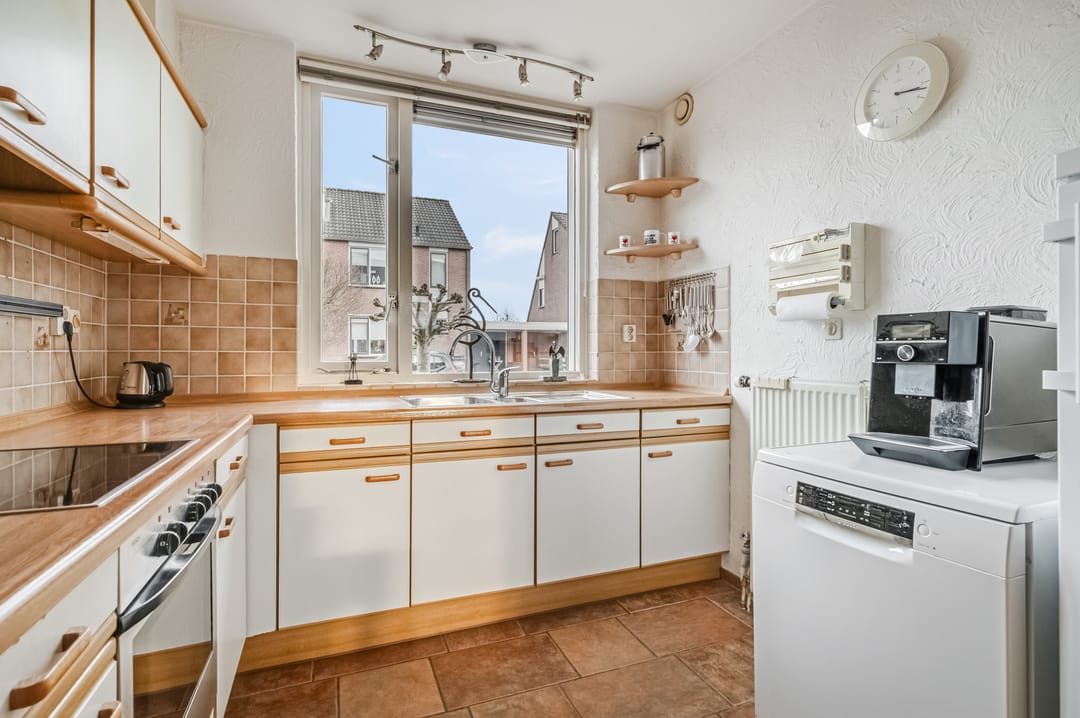 Photo 13 of Schoutstraat 25