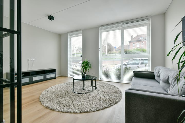 Photo 4 of Petrus Steenkampweg 42