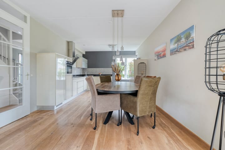 Foto 9 van Weegbree 17