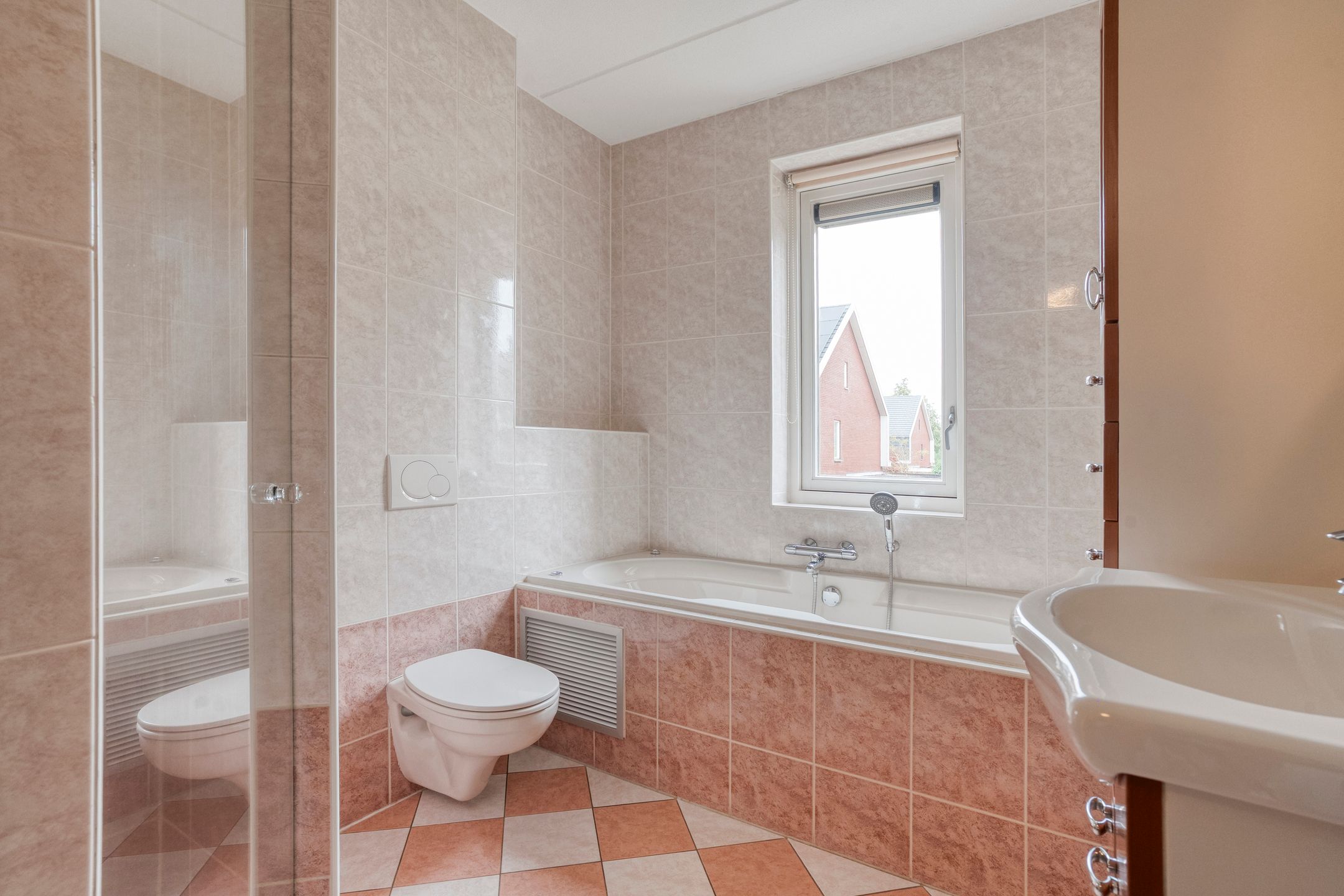 Foto 18 van Weegbree 17