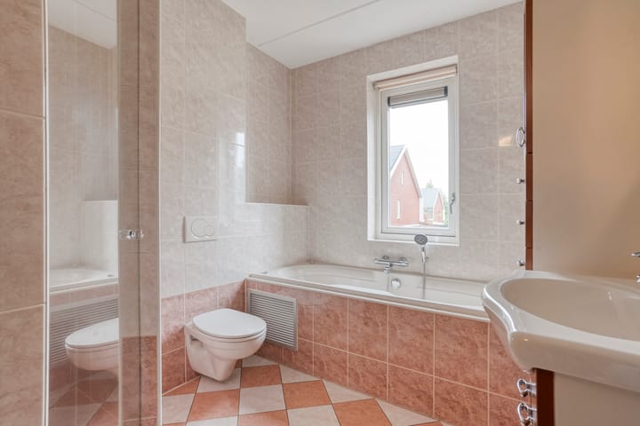 Foto 18 van Weegbree 17