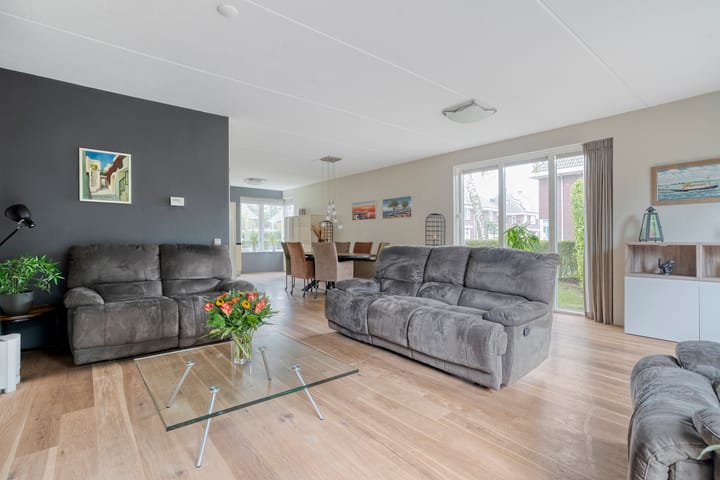 Foto 5 van Weegbree 17