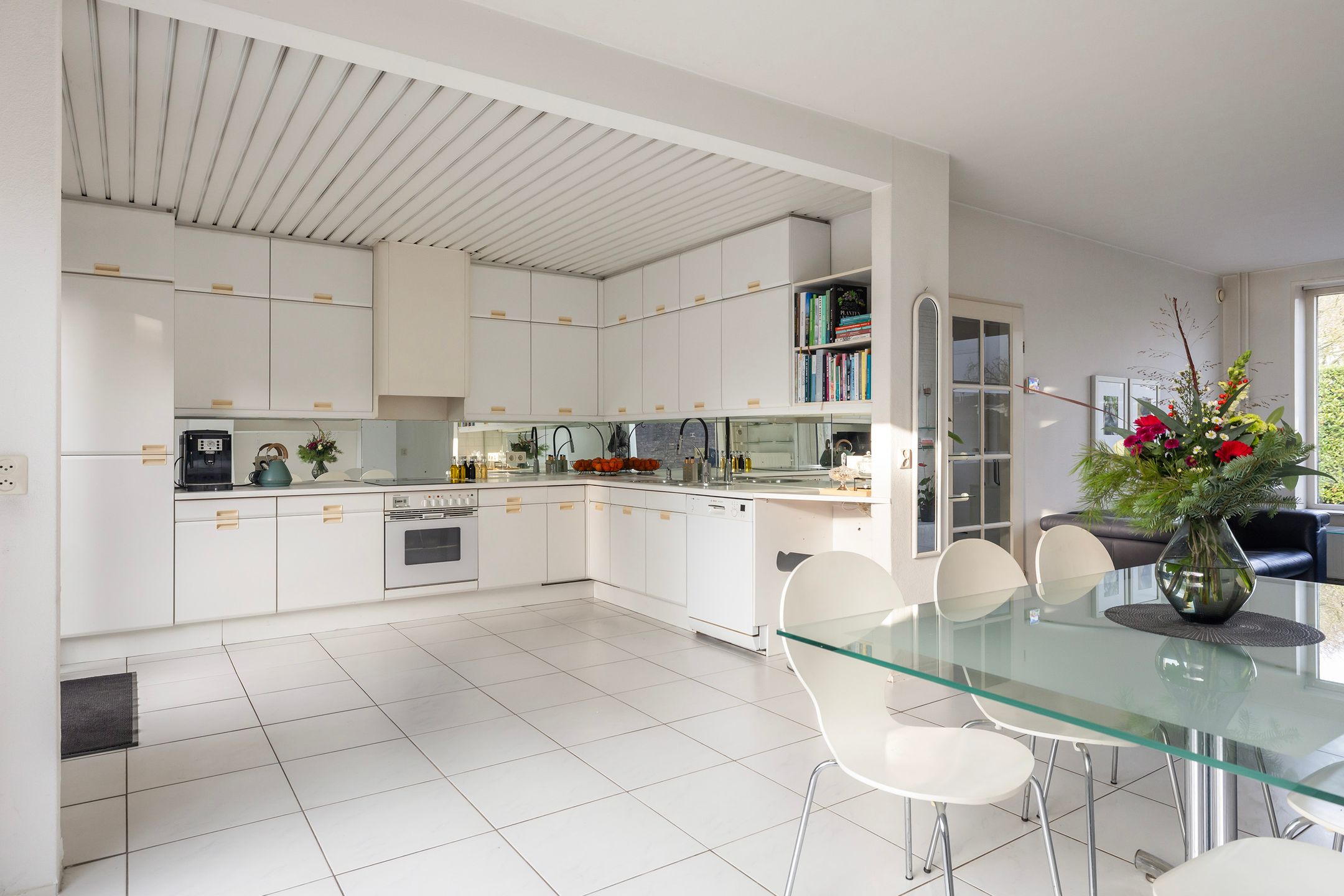 Photo 12 of Goedroenstraat 1