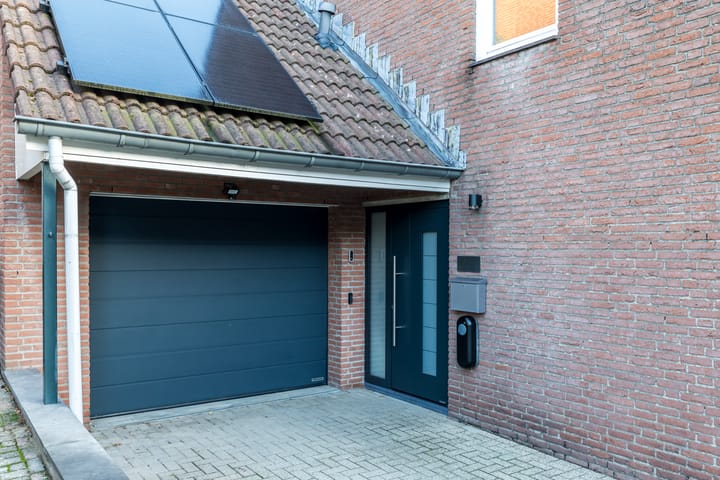 Photo 42 of Streekstraat 8