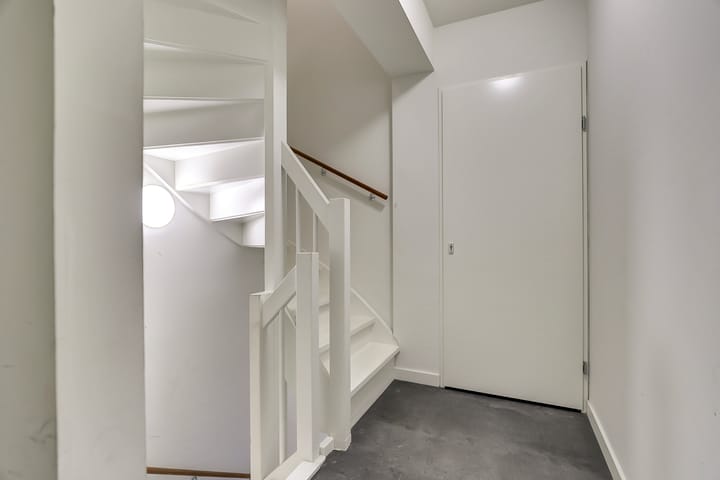 Photo 13 of Sint Anthoniestraat 15-A