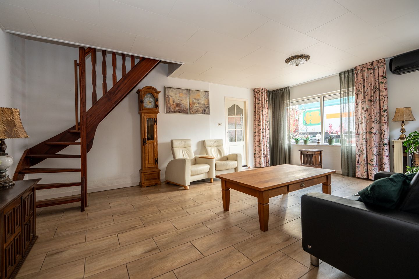 Photo 4 of Zuiderdiep 352