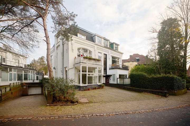 Photo 1 of Heuvellaan 12-B