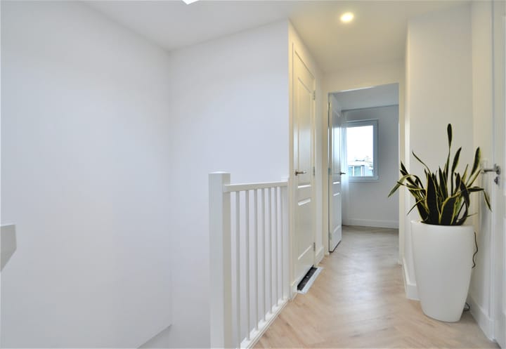 Photo 52 of Wallestein 61