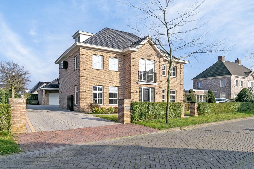 Buying a house in The Netherlands., Korona 4