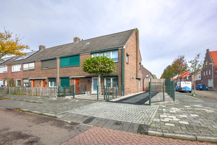 Photo 2 of Hendrik van Veldekestraat 101