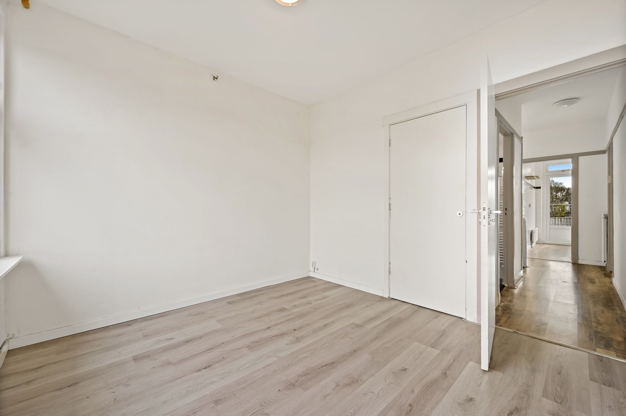 Photo 12 of Dautzenbergstraat 92