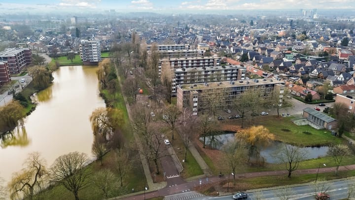 Photo 4 of Cort van der Lindenstraat 34