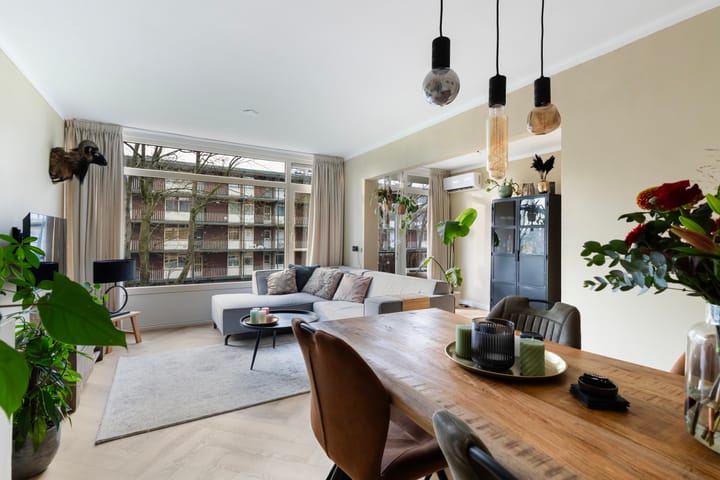 Photo 16 of Cort van der Lindenstraat 34