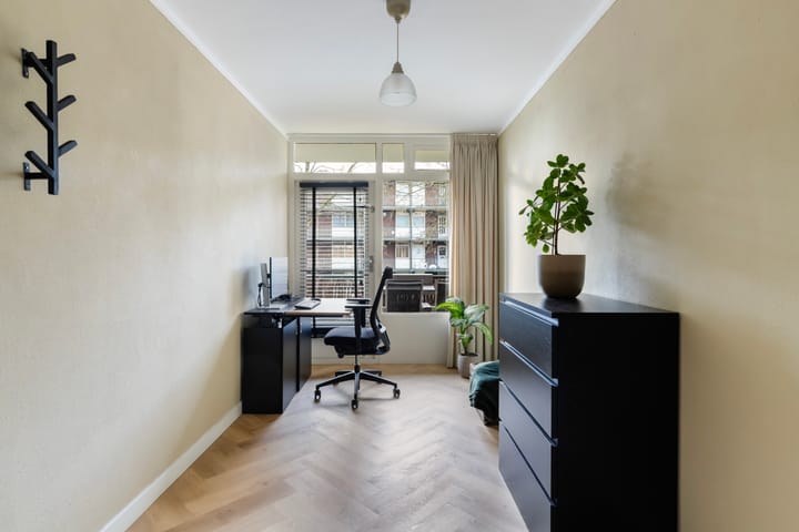 Photo 21 of Cort van der Lindenstraat 34