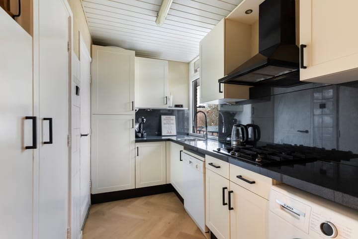 Photo 22 of Cort van der Lindenstraat 34