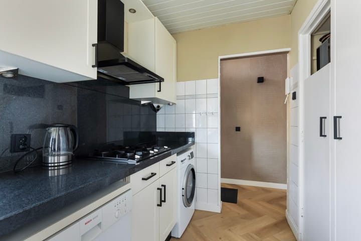 Photo 23 of Cort van der Lindenstraat 34