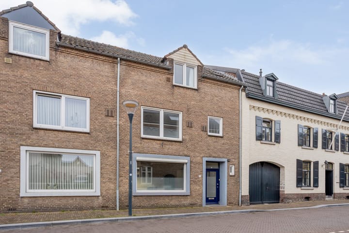 Photo 2 of Burgemeester Janssenstraat 39