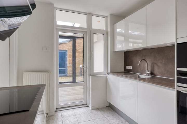 Photo 13 of Burgemeester Janssenstraat 39