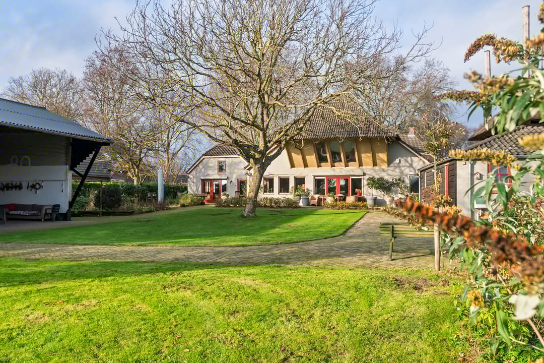 Foto 1 van Dorpsplein 2