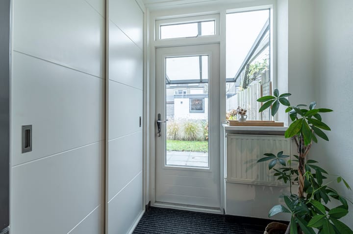 Foto 16 van van Wenastraat 9