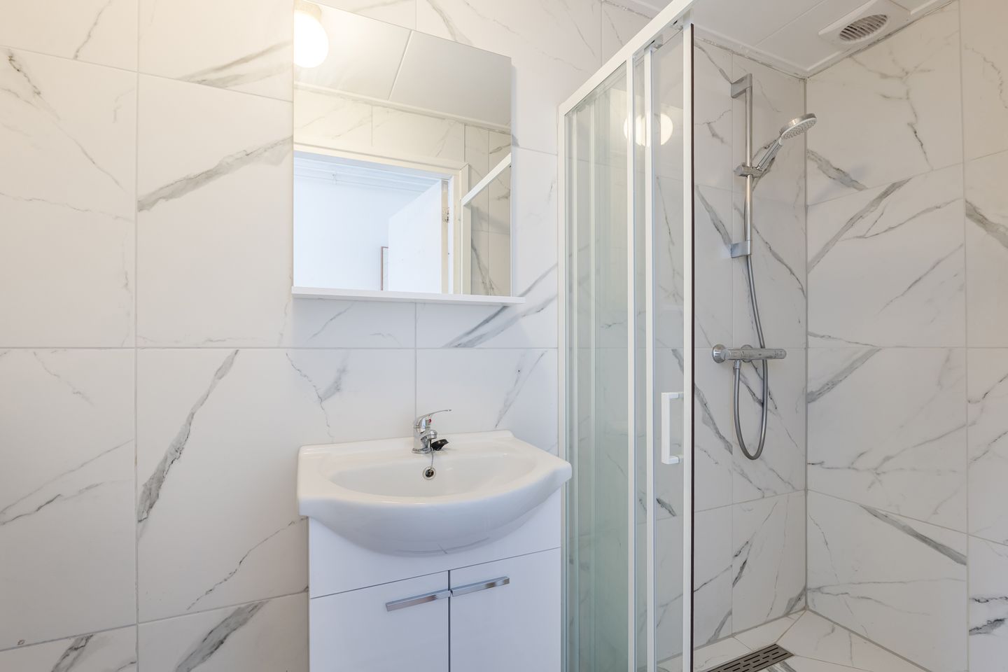 Photo 19 of Stoeldraaierstraat 15-A