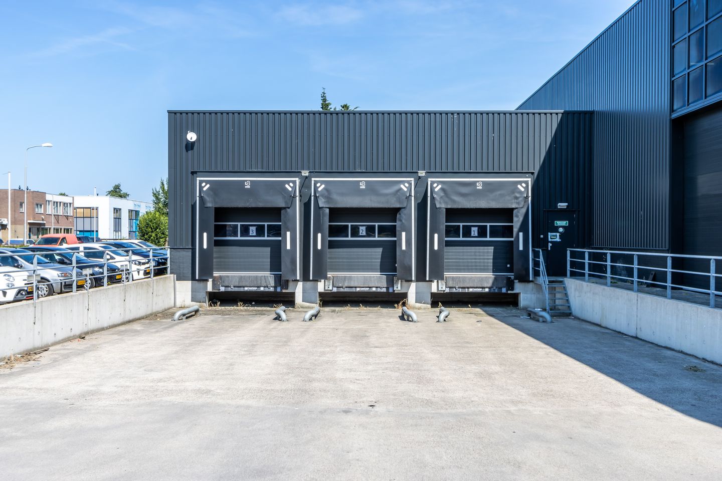 View photo 3 of Ambachtsweg 3