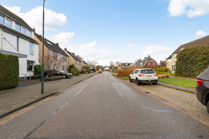 Photo 3 of Munsel 62