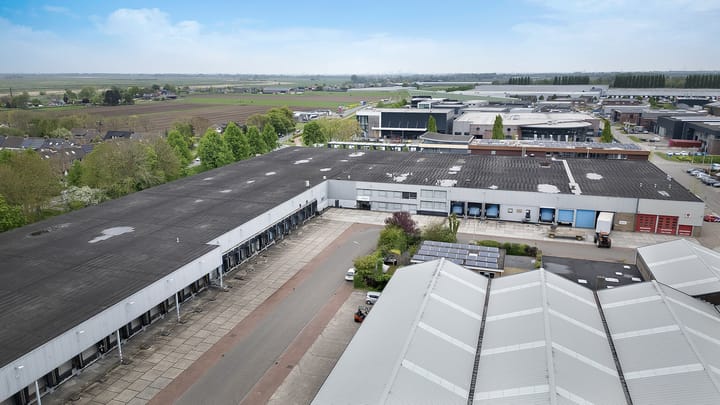 Nijverheidstraat 2-4, Strijen