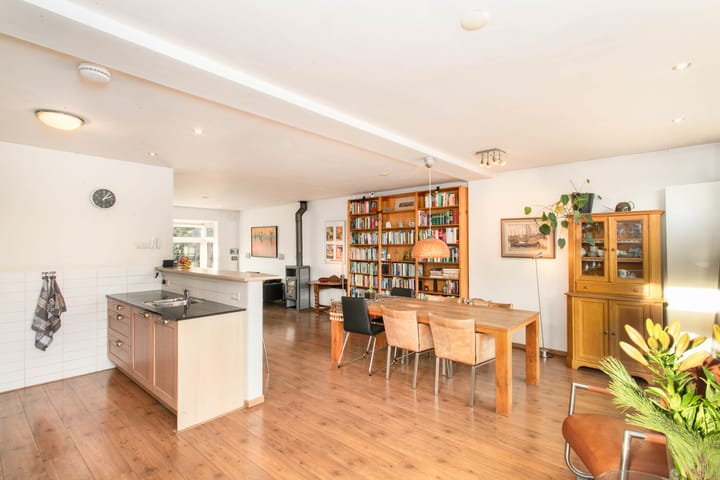 Photo 3 of Woerdlaan 7