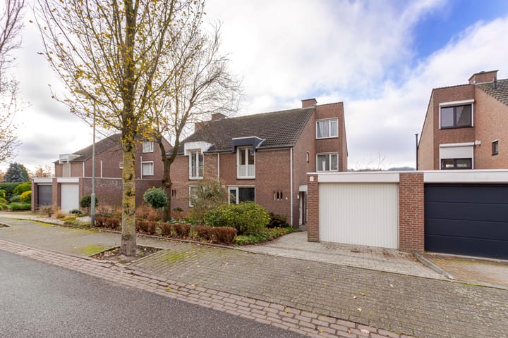 Burg. Baron van Hövellstraat 10