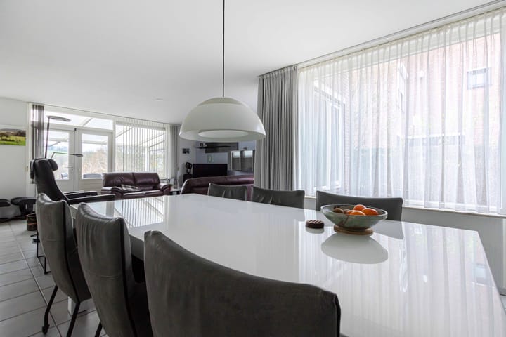 Foto 6 van Burg. Baron van Hövellstraat 10