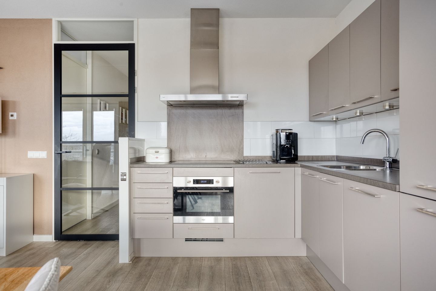 Photo 19 of Sint Laurentiusstraat 37