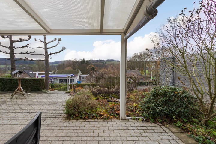 Foto 39 van Burg. Baron van Hövellstraat 10